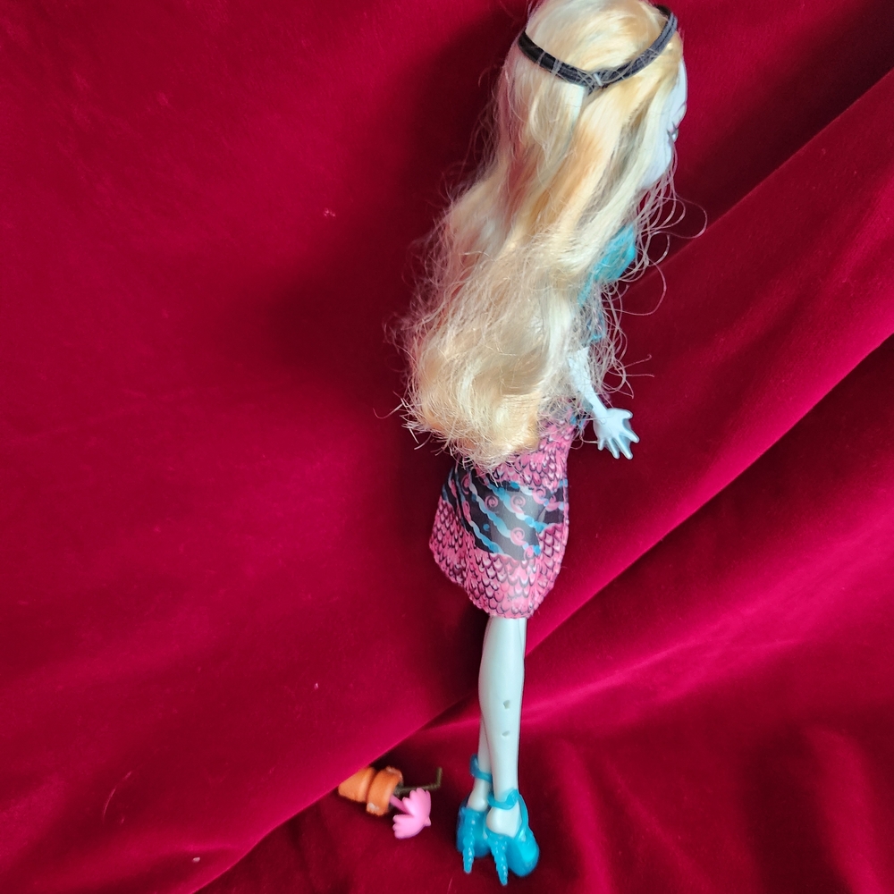 Monster High Skull Shores Lagoona (2012) Out Of Box - Picture 4 of 4